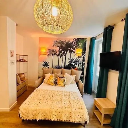 De Nana 2 - T2 Hypercentre, Rue Meynadier, Palais & Plage, Clim, Wifi Apartment